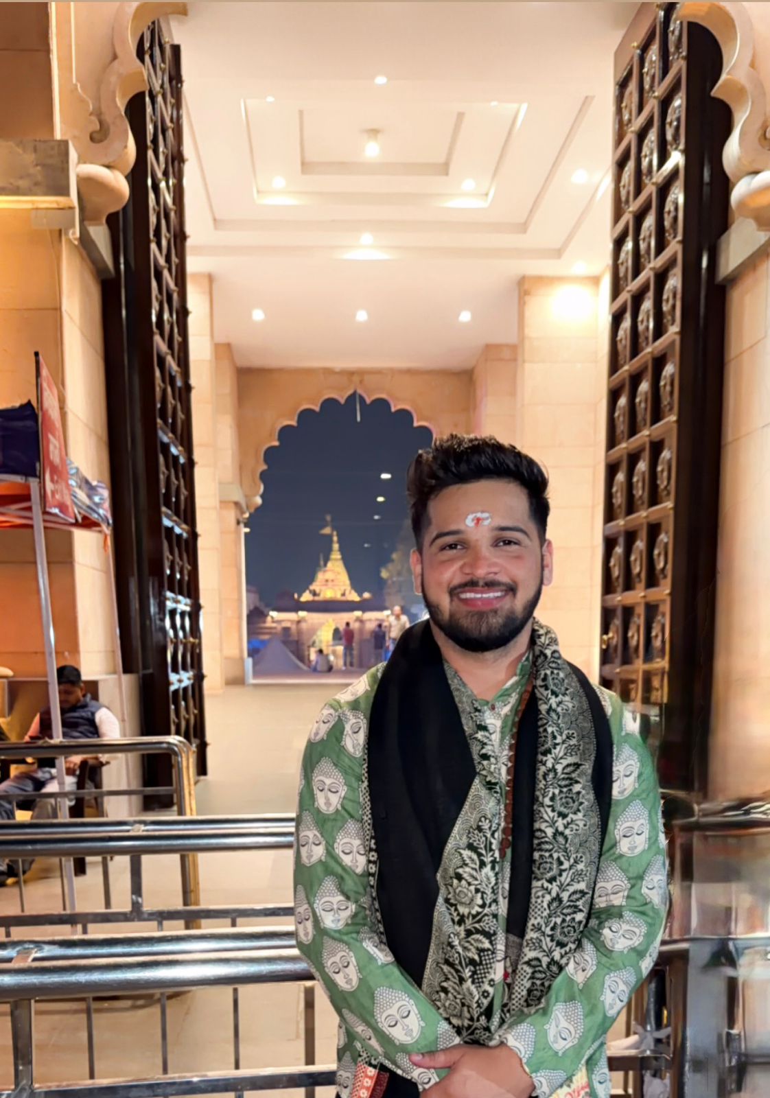 डिजिटल दुनिया से साहित्य तक: 'The Devu Talks' के देवश्य पाराशर की पहली किताब 'बस ढूंढ रहा हूं मैं तुमको' ने मचाया तहलका!